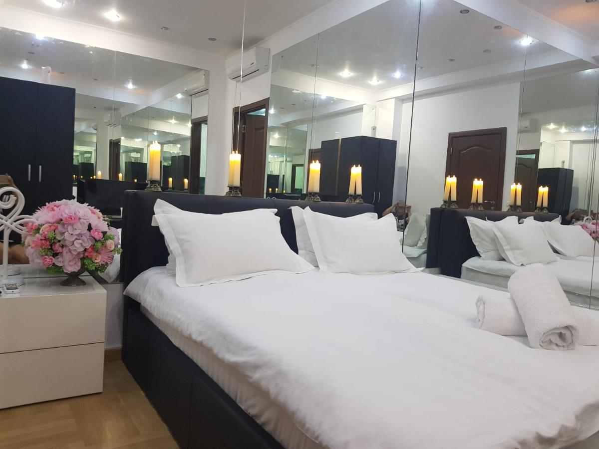 Mirrors Room Mega Mall National Arena Букурещ Екстериор снимка